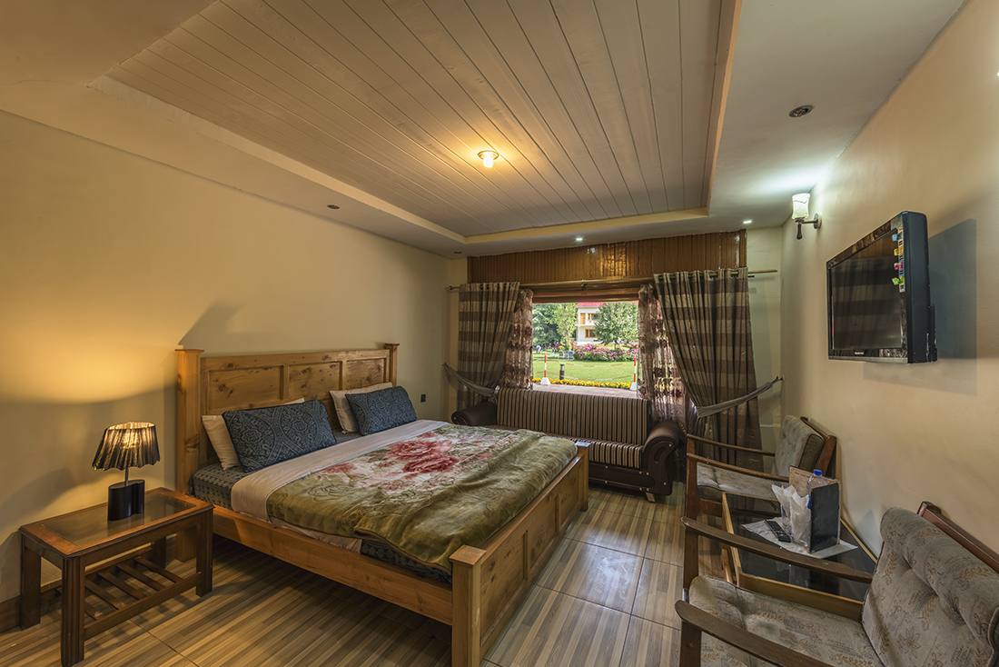 Deluxe room pine park shogran